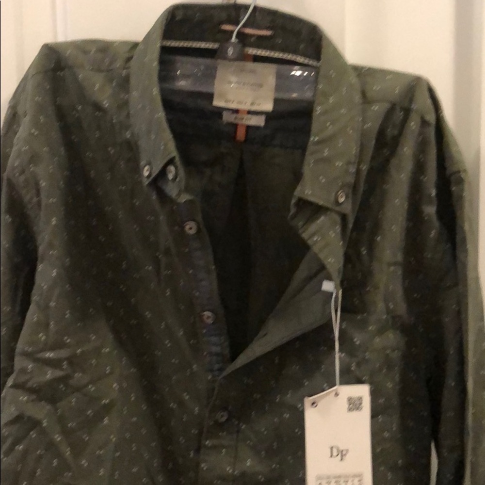 Button down - Picture 3 of 4